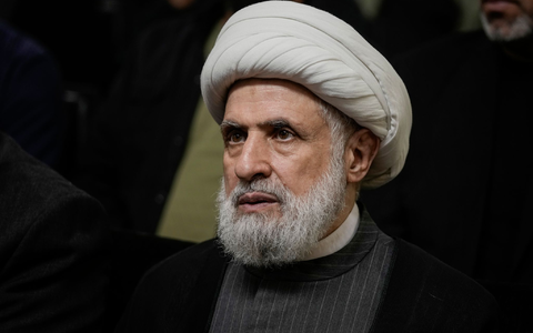 Kassim lehnte insbesondere Forderungen ab, die eine Entwaffnung der vom Iran unterstützten Organisation forderten. (Archivbild) - Bild: Bilal Hussein/AP/dpa
