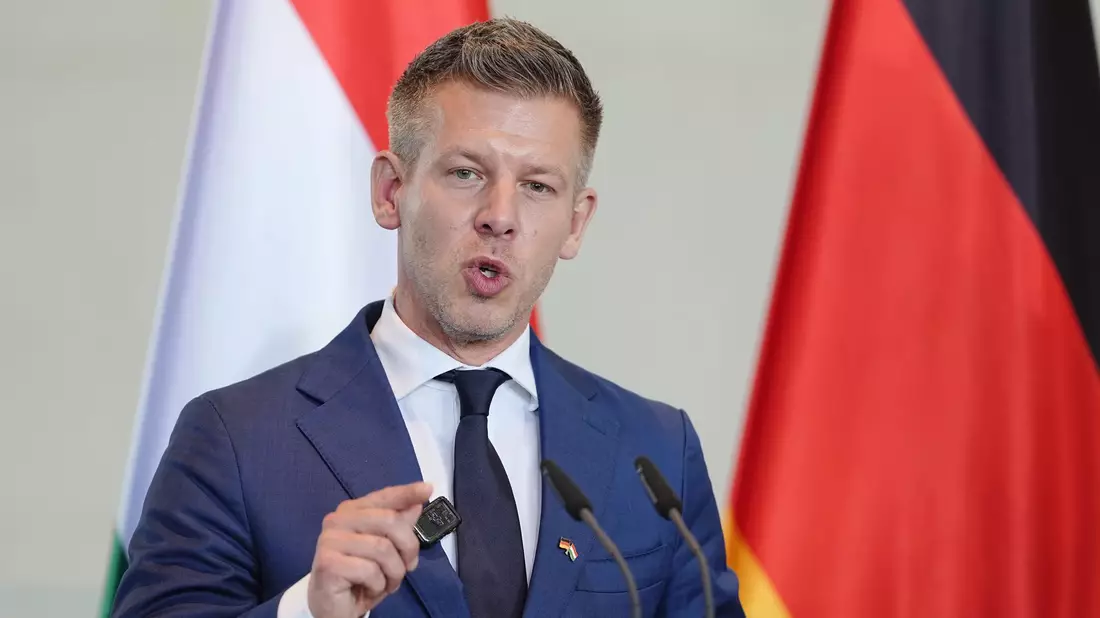 Ungarns Ministerpräsident Magyar ließ verhandeln - und räumte so den Minderheitenstreit mit der Ukraine aus dem Weg. (Archivbild)  - Bild: Kay Nietfeld/dpa
