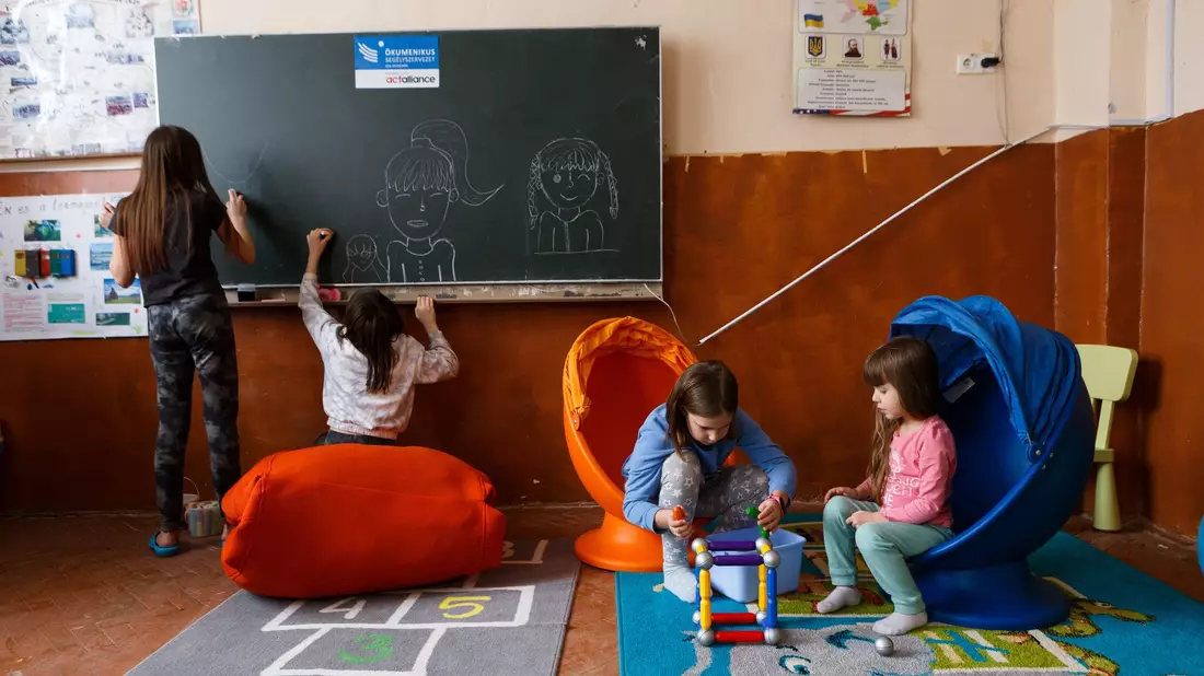 Ungarische Schulkinder in Transkarpatien sollen wieder vermehrt Unterricht in ihrer Muttersprache erhalten. (Archivbild)   - Bild: --/Ukrinform/dpa