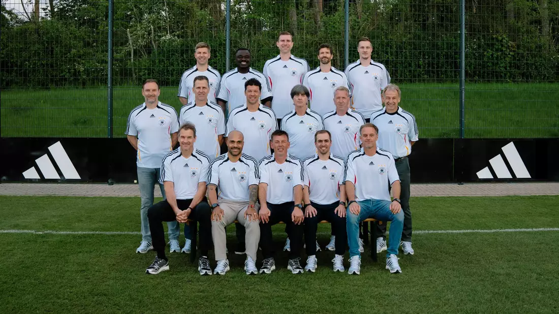 Erst vor wenigen Wochen traf sich das Team von 2006. - Bild: -/adidas/dpa