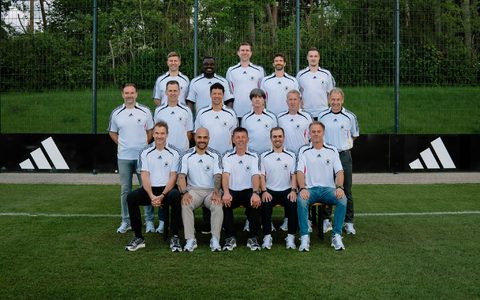 Erst vor wenigen Wochen traf sich das Team von 2006. - Bild: -/adidas/dpa