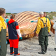Am Strand stehen schon Container bereit. - Bild: Kai Moorschlatt/dpa