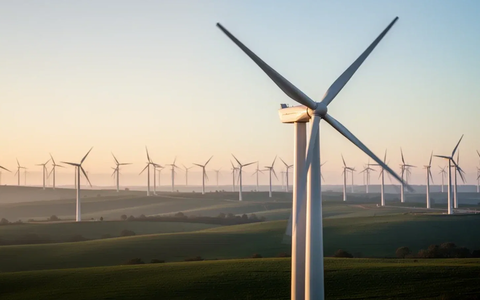 RWE’s Energy Transition Strategy: LNG Profits Fuel €35 Billion Green Investment
