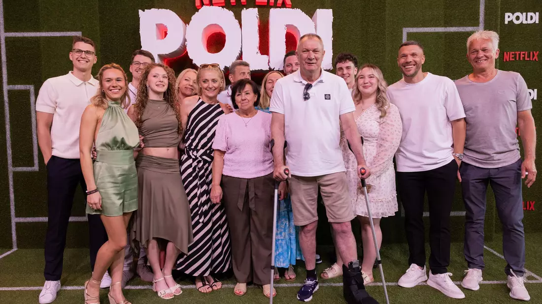Familienmensch und Fußballer: die Podolskis bei der Premiere in Köln. (Archivbild) - Bild: Rolf Vennenbernd/dpa