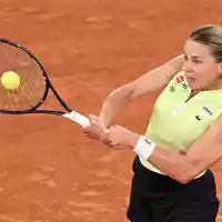 Maja Chwalinska bei einem Rückhandschlag. - Foto: Emma Da Silva/AP/dpa