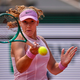 Mirra Andrejewa bei einem Vorhandschlag. - Bild: Christophe Ena/AP/dpa