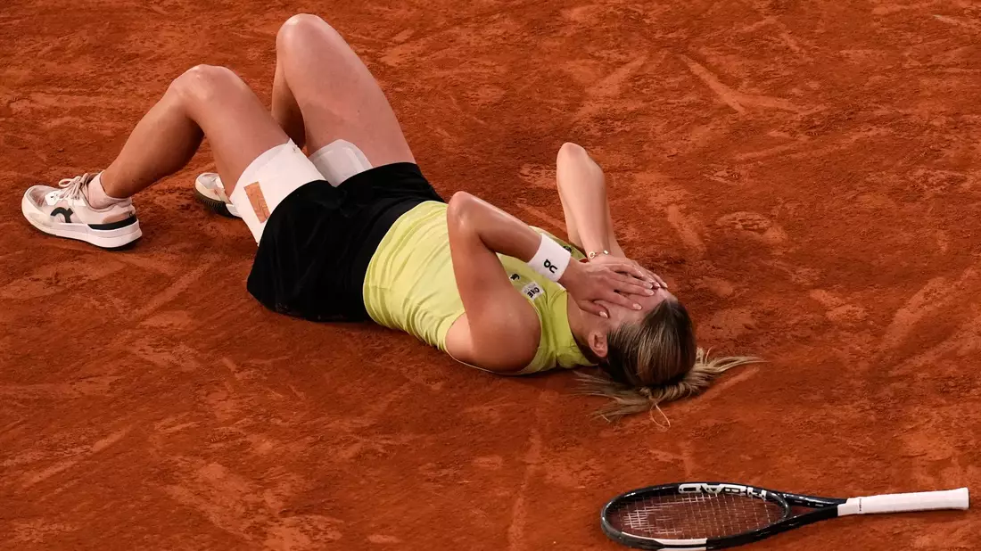 Von den Gefühlen überwältigt: Maja Chwalinska. - Bild: Christophe Ena/AP/dpa