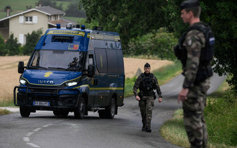 Eine Obduktion muss letzte Gewissheit bringen, ob es sich bei der entdeckten Leiche um die vermisste Elfjährige handelt. - Bild: Ed Jones/AFP/dpa