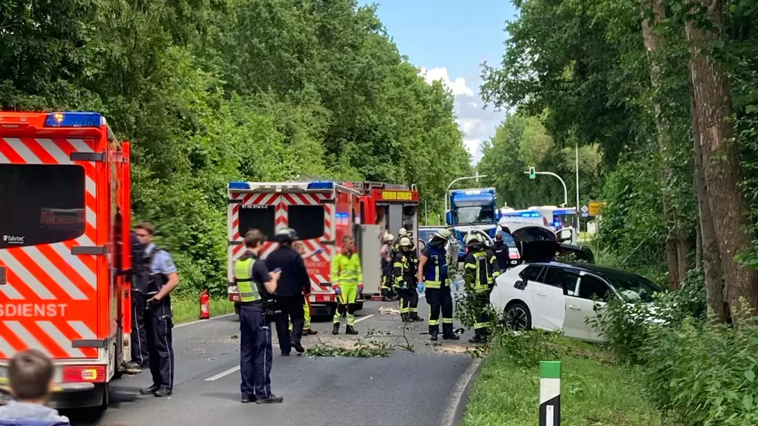 FFW Schwalmtal: Zwei Verletzte bei Verkehrsunfall auf der Nordtangente - Bild: presseportal.de