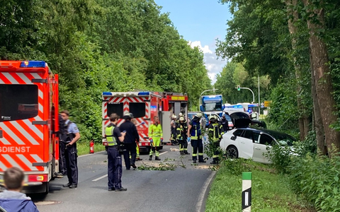 FFW Schwalmtal: Zwei Verletzte bei Verkehrsunfall auf der Nordtangente - Bild: presseportal.de