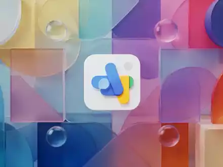 Abstract composition of colorful, gradient-filled geometric shapes representing modernized Google Workspace icons. - Foto: über boerse-global.de
