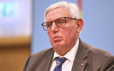 Laumann begrüßt Pflegereform - Kritik an Aussetzung von Tariftreue