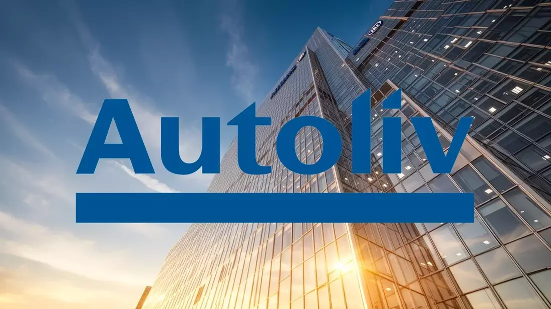 Allianz Stock Hovers Near 200-Day Moving Average Amid Strategic Risks