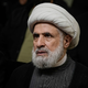 Hisbollah-Chef Naim Kassim lehnt die Entwaffnung seiner Miliz ab. (Archivbild) - Bild: Bilal Hussein/AP/dpa