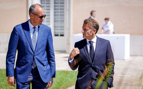 Merz (l) und Macron wollen den EU-Beitrittsprozess gemeinsam beschleunigen. (Archivbild) - Bild: Kay Nietfeld/dpa