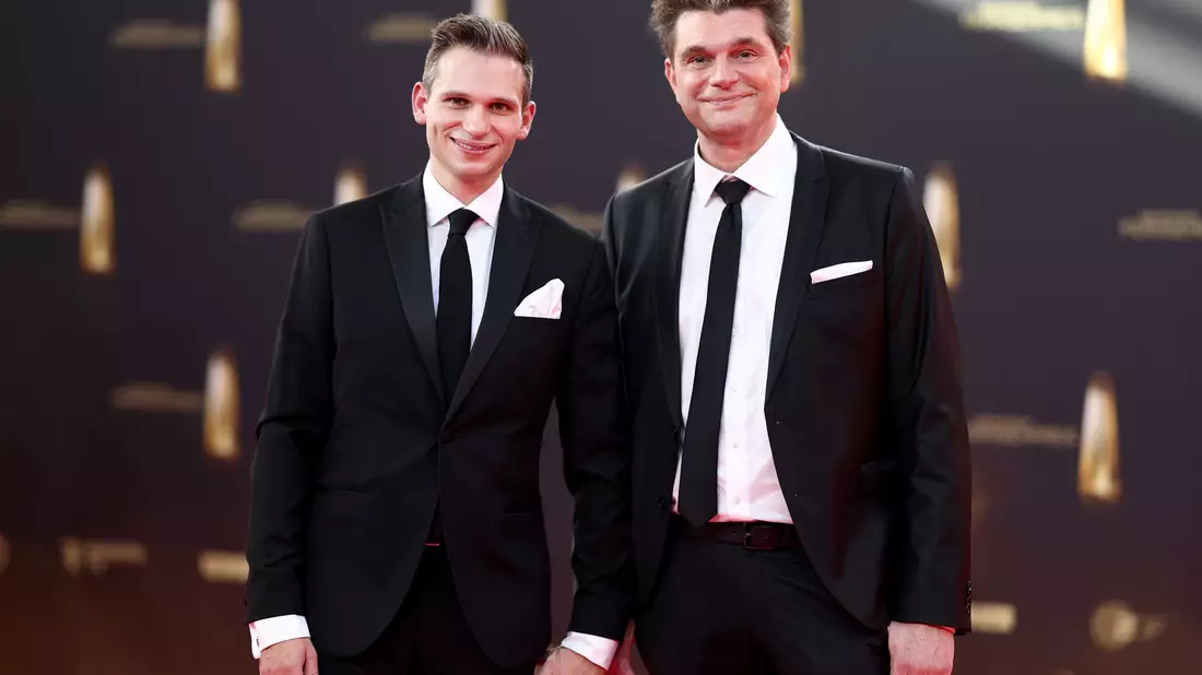 Fabian Köster und Lutz van der Horst sind für «heute-show»-Fans auch während der Sommerpause aktiv. (Archivbild) - Bild: Rolf Vennenbernd/dpa