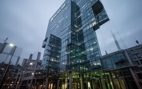 Swiss Re Q1 Profit Up 19% Yet Stock Near 52-Week Low on Pricing Woes