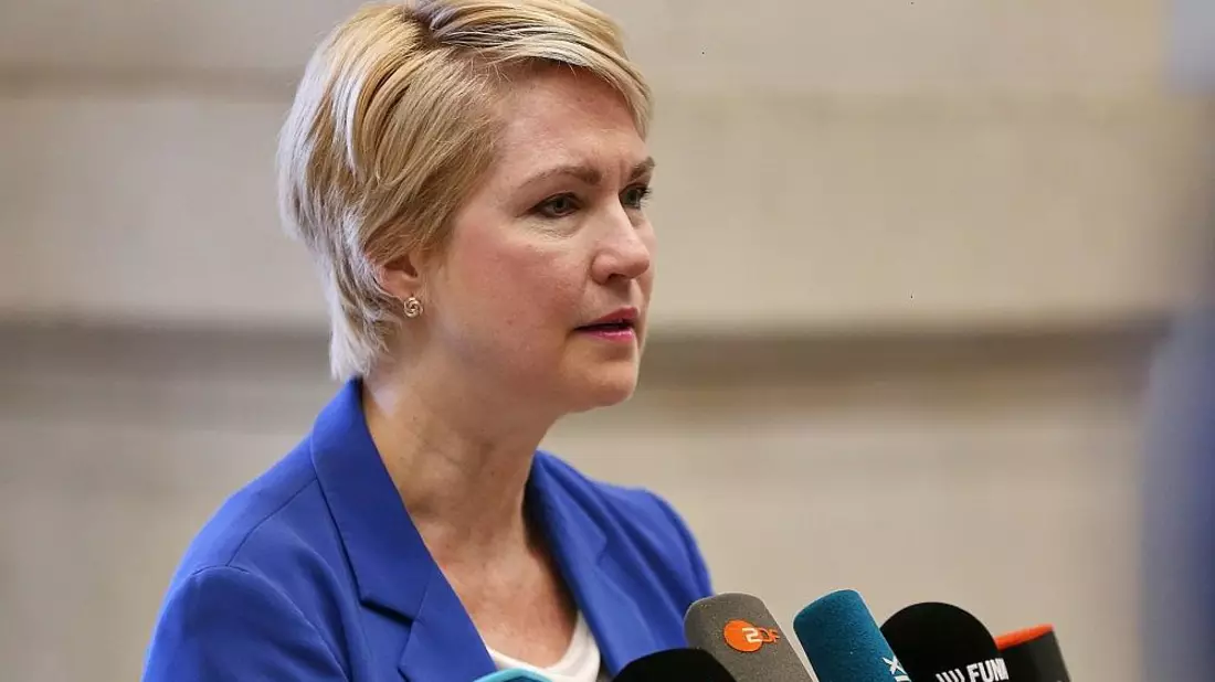 Schwesig kritisiert Warkens Pflegereform als schweren Fehler