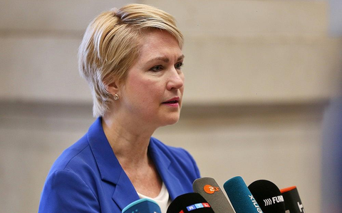Schwesig kritisiert Warkens Pflegereform als schweren Fehler