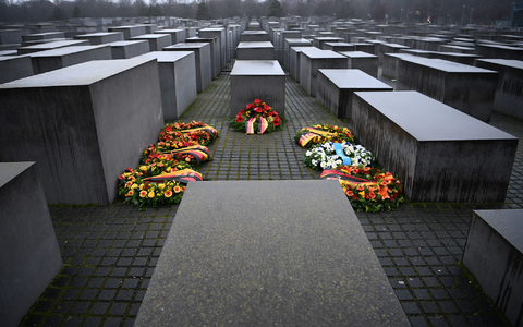 Das Holocaust-Mahnmal in Berlin ist sichtbarer Ausdruck der deutschen Gedenkkultur. (Archivbild) - Bild: Britta Pedersen/dpa-Zentralbild/dpa