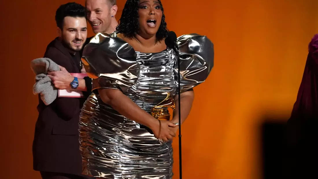 Die US-amerikanische Sängerin Lizzo bei den Grammy-Awards. (Archivbild) - Bild: Chris Pizzello/Invision/AP/dpa
