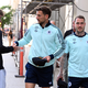Leon Goretzka (l). und David Raum (r.) auf dem Weg zu einem Termin in Chicago. - Bild: Federico Gambarini/dpa