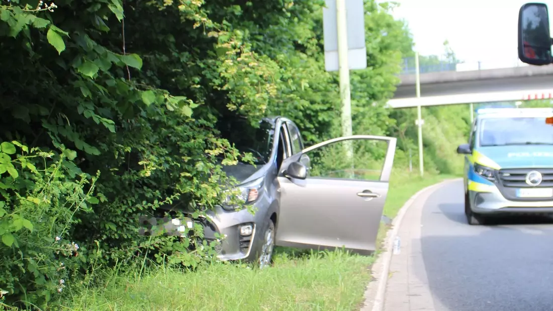 POL-HA: Autofahrerin kommt am Boeler Ring von der Fahrbahn ab - Medizinischer Notfall - Bild: presseportal.de