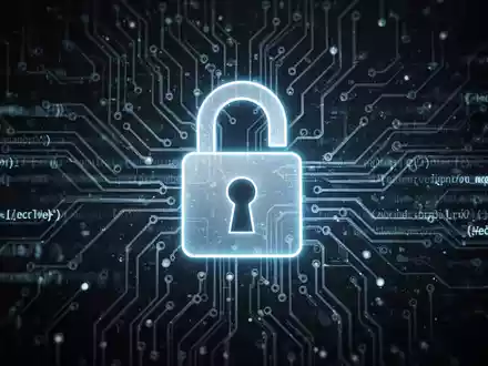 A digital padlock icon over a circuit board pattern, representing cybersecurity and vulnerabilities in software like Microsoft Edge. - Foto: über boerse-global.de