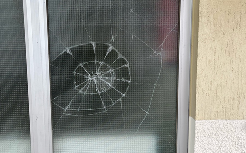 POL-HA: Unbekannter Jugendlicher zerbricht Fenster eines Gemeindehauses - Bild: presseportal.de