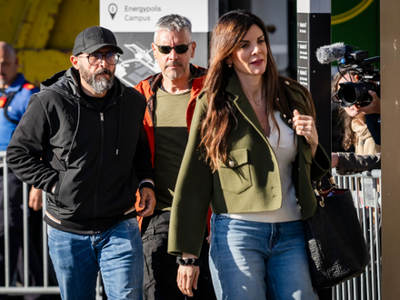 Erstmals zusammen im Verhör: Jacques und Jessica Moretti. - Foto: Jean-Christophe Bott/KEYSTONE/dpa