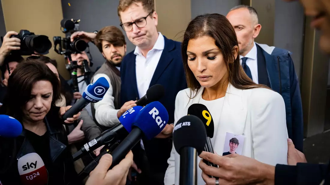 Die Mutter eines Todesopfers will Antworten von den Morettis. - Bild: Jean-Christophe Bott/KEYSTONE/dpa