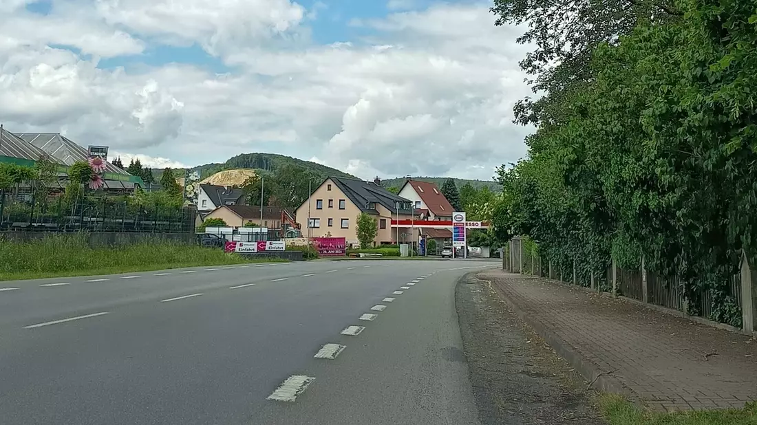POL-HM: Zeugenaufruf: Unbekannter verletzt Senior nach Streit schwer - Bild: presseportal.de