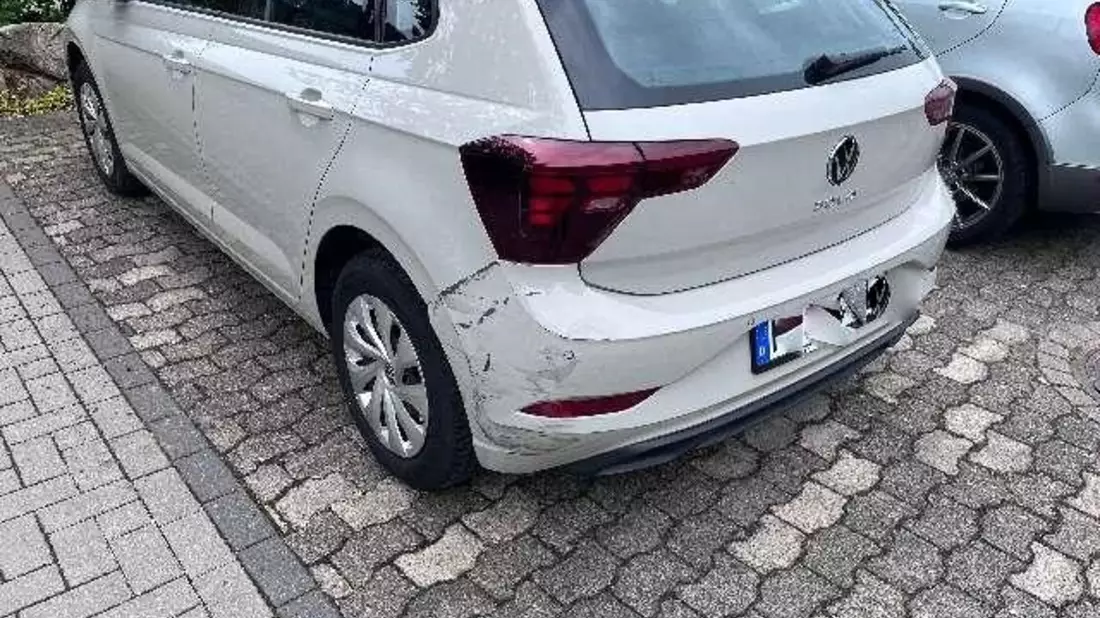 POL-CUX: Verkehrsunfallflucht in Schiffdorf - hoher Sachschaden (Foto im Anhang) - Bild: presseportal.de