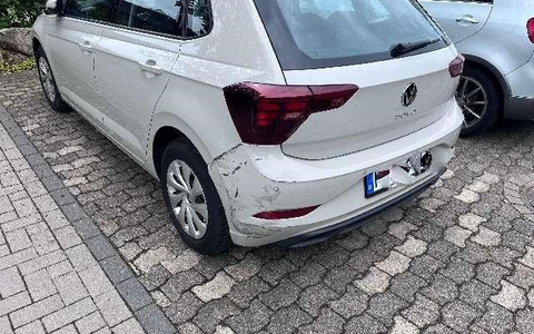 POL-CUX: Verkehrsunfallflucht in Schiffdorf - hoher Sachschaden (Foto im Anhang) - Bild: presseportal.de