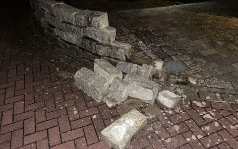POL-KLE: Bedburg-Hau - Grundstücksmauer in Hasselt beschädigt / Verursacher flüchtet - Bild: presseportal.de