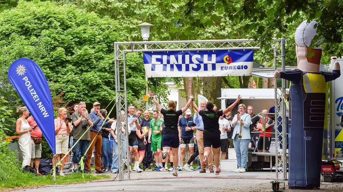 POL-BOR: Euregio - Triathlon 2026 - Sportlicher Ehrgeiz und gelebte Euregio-Partnerschaft - Bild: presseportal.de