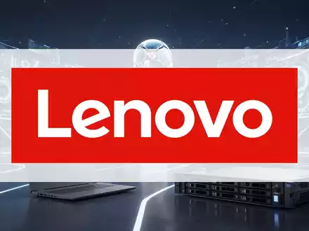 Ein futuristisches Stadion mit holografischen Anzeigen und einem stilisierten FIFA 2026-Logo, davor ein Lenovo-Laptop. - Foto: über boerse-global.de