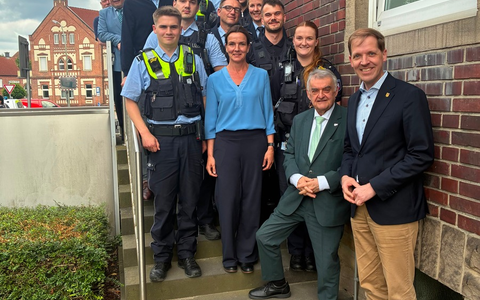 POL-COE: Lüdinghausen/ Herbert Reul besucht Polizeiwache - Bild: presseportal.de