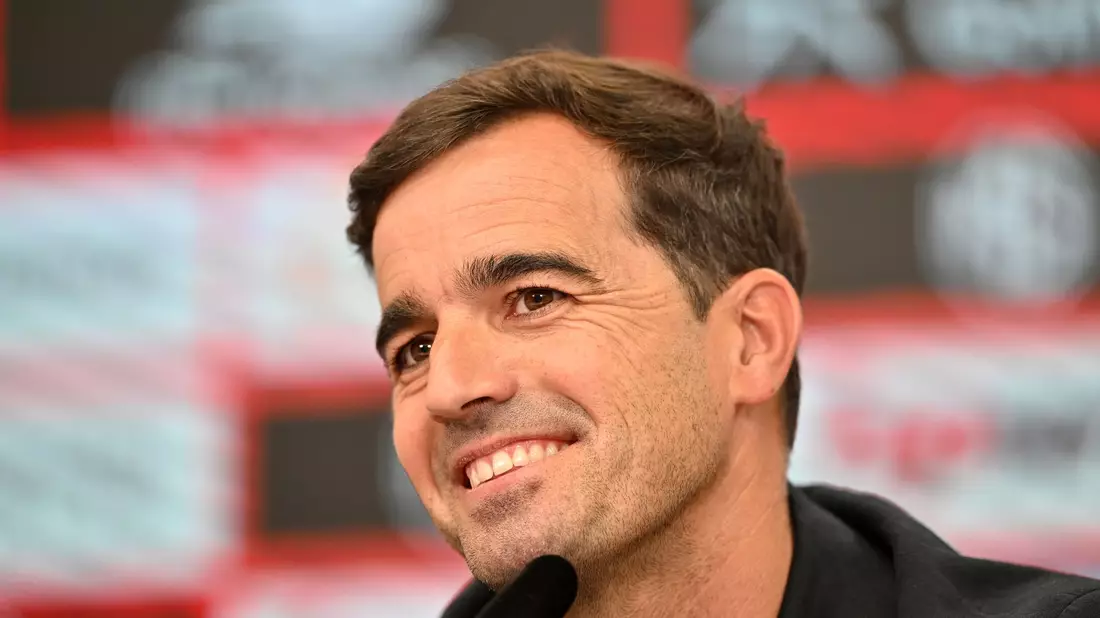Carles Martinez Novell wurde als neuer Cheftrainer bei Bayer Leverkusen vorgestellt. - Bild: Anke Waelischmiller/dpa