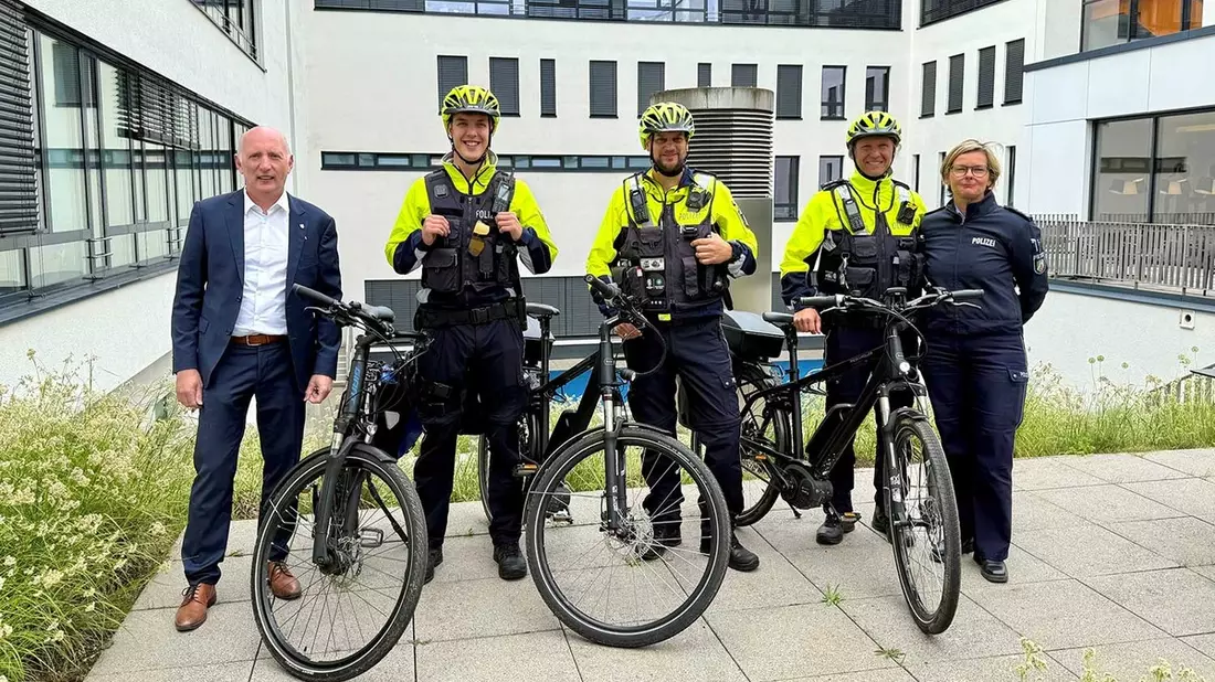 POL-MG: Fahrradstaffel der Polizei Mönchengladbach im Einsatz für Verkehrssicherheit - Bild: presseportal.de