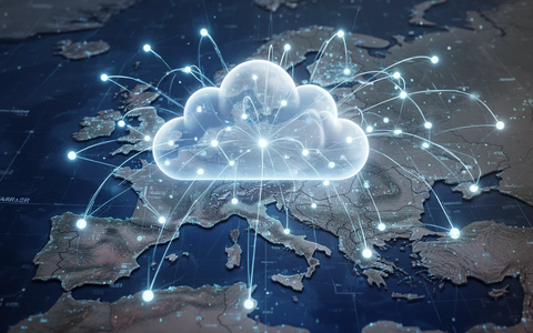 Digital cloud network overlaying a map of Europe, symbolizing data sovereignty and interconnected European IT infrastructure. - Foto: über boerse-global.de