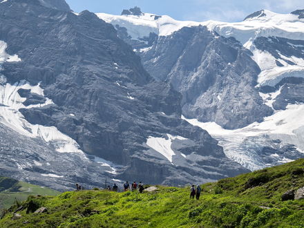 Die vermisste Wanderin wurde in den Schweizer Alpen tot gefunden. (Symbolbild) - Foto: Peter Schneider/KEYSTONE/dpa