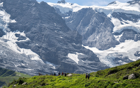 Die vermisste Wanderin wurde in den Schweizer Alpen tot gefunden. (Symbolbild) - Bild: Peter Schneider/KEYSTONE/dpa