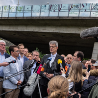 Bundesverkehrsminister Patrick Schnieder (CDU) hat versichert, dass die Bonner Nordbrücke für ihn derzeit oberste Priorität hat. - Foto: Benjamin Westhoff/dpa