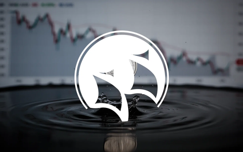 Eine einzelne Silbermünze fällt in dunkles Wasser, während im Hintergrund eine verschwommene rote Abwärtskurve zu sehen ist. - Foto: über boerse-global.de