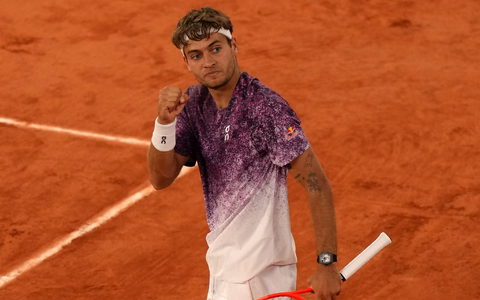 Erreichte auf kuriose Weise das Finale der French Open: Flavio Cobolli. - Bild: Aurelien Morissard/AP/dpa