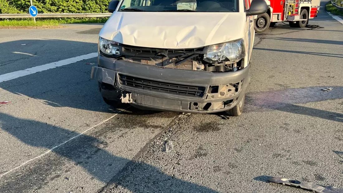 FW Petershagen: Schwerer Verkehrsunfall auf der B482 - Bild: presseportal.de