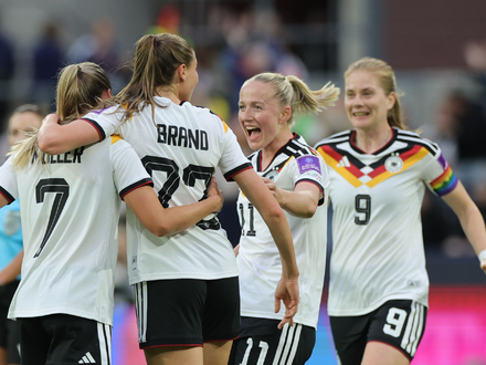 Große Freude: Die deutschen Fußballerinnen fahren zur WM 2027 nach Brasilien. - Foto: Rolf Vennenbernd/dpa