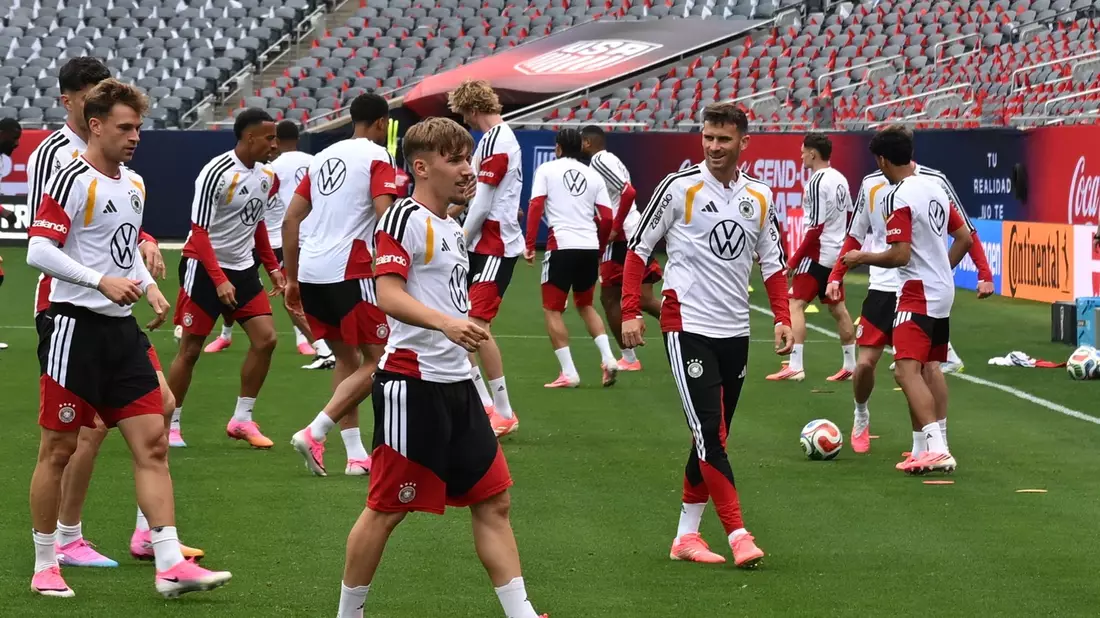 Karl im DFB-Training vor seiner Verletzung.  - Bild: Federico Gambarini/dpa