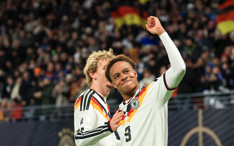Ouédraogo bejubelt sein Premierentor im DFB-Trikot. (Archivbild)  - Bild: Jan Woitas/dpa